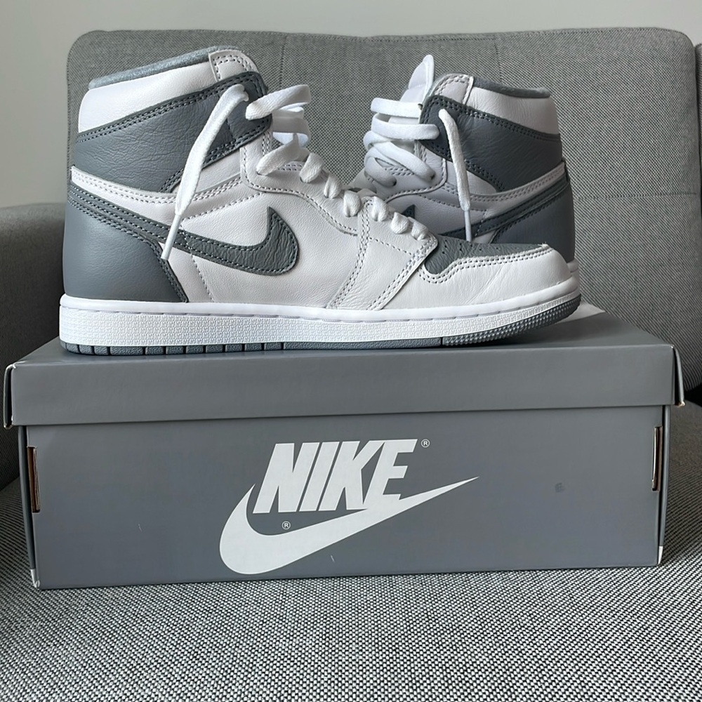Air Jordan 1 Retro High OG ‘Stealth’